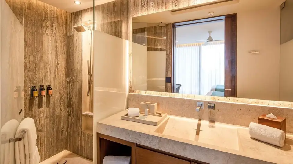 The Club at Solaz, Four-bedroom ocean-view villa: bathroom