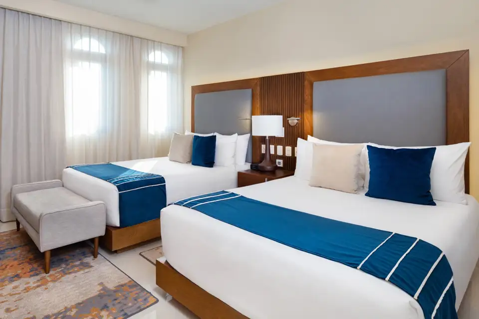 Villa La Valencia, Three-bedroom penthouse guest bedroom