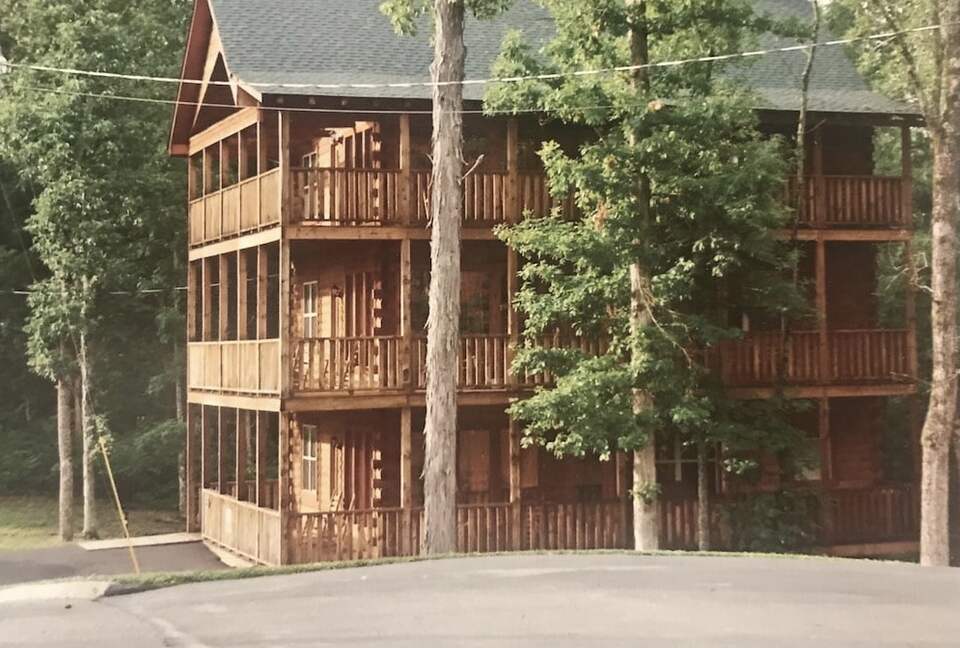 The Hummingbird, Sevierville, Tennessee, United States