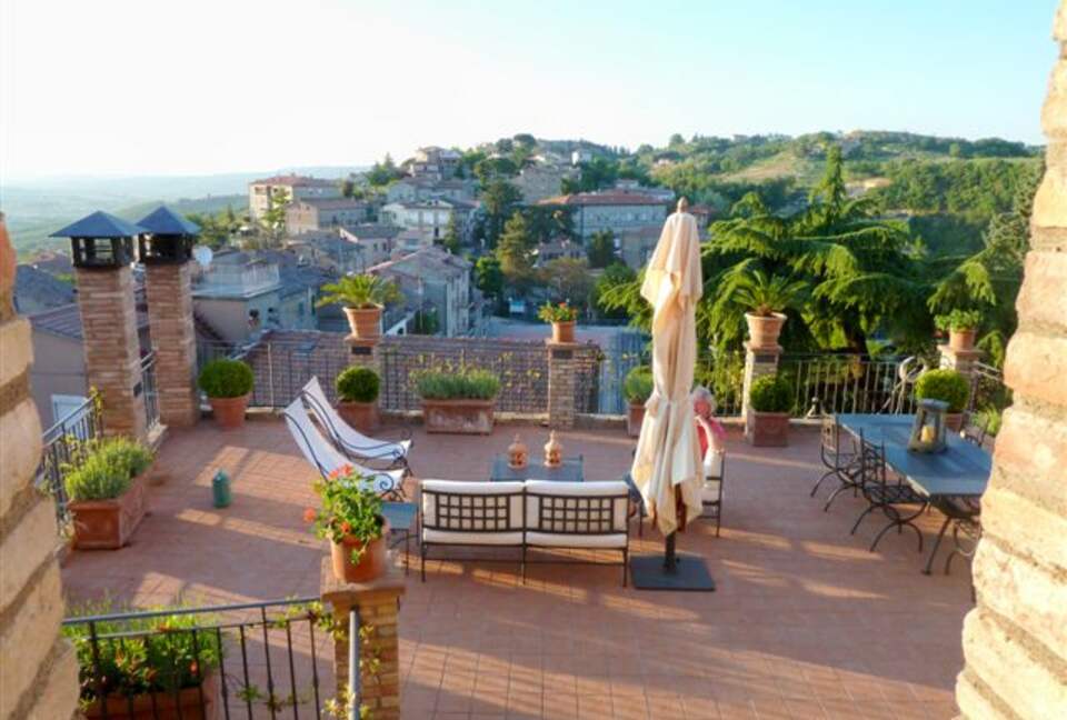 Elegant Italian Townhouse, Ficulle, Umbria, Italy