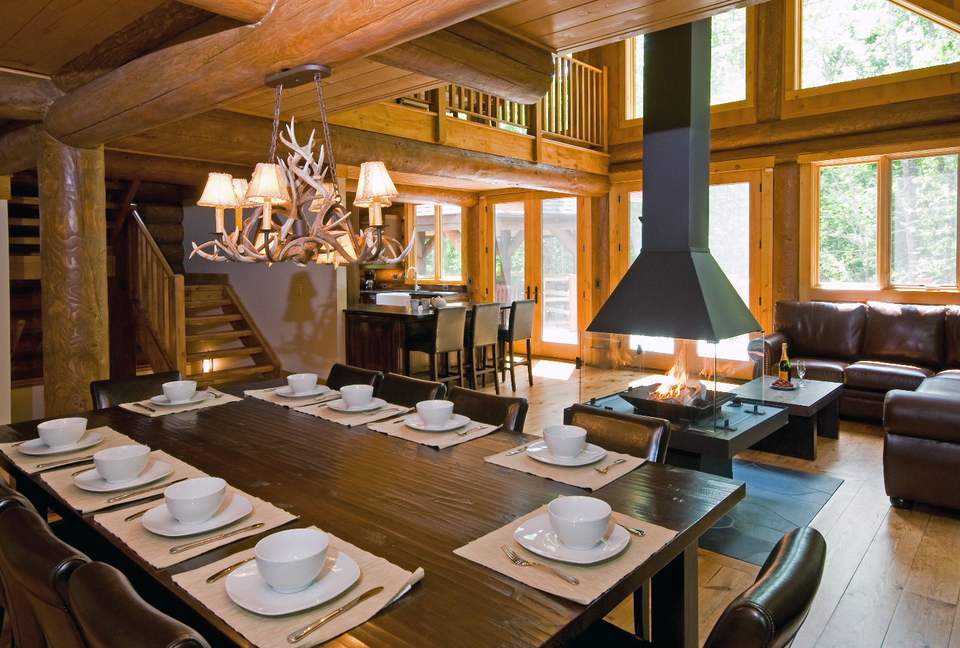 Huge forested riverfront property. 3 minutes to skiing., Mont Tremblant, Quebec, Canada