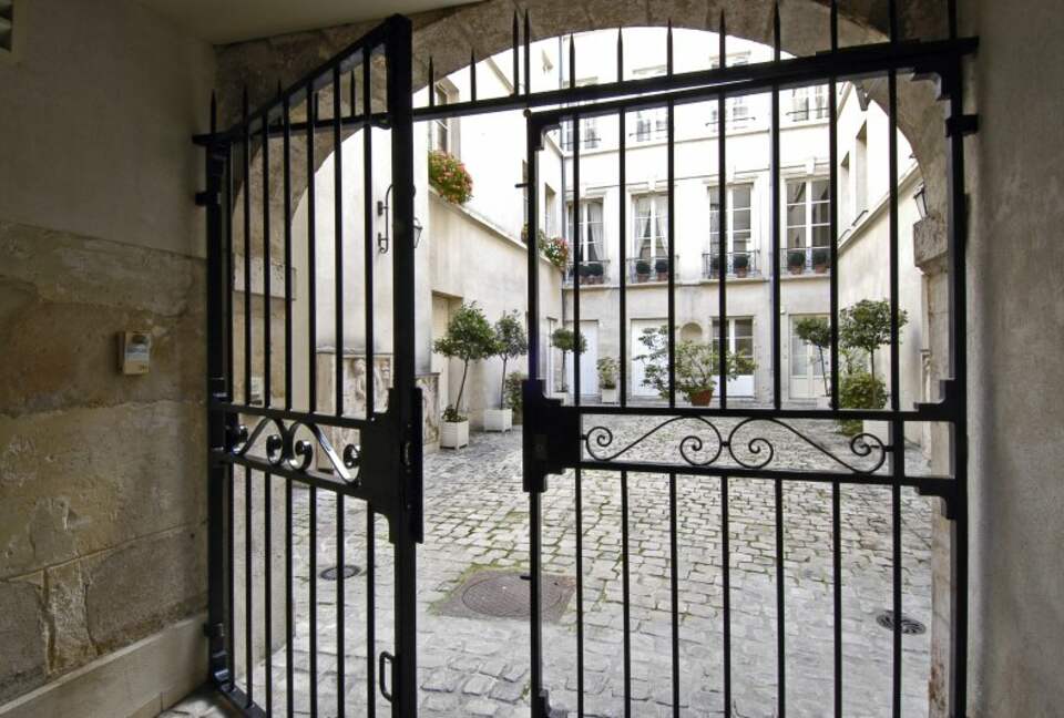 Rue de Seine, Paris, Ile-de-France, France
