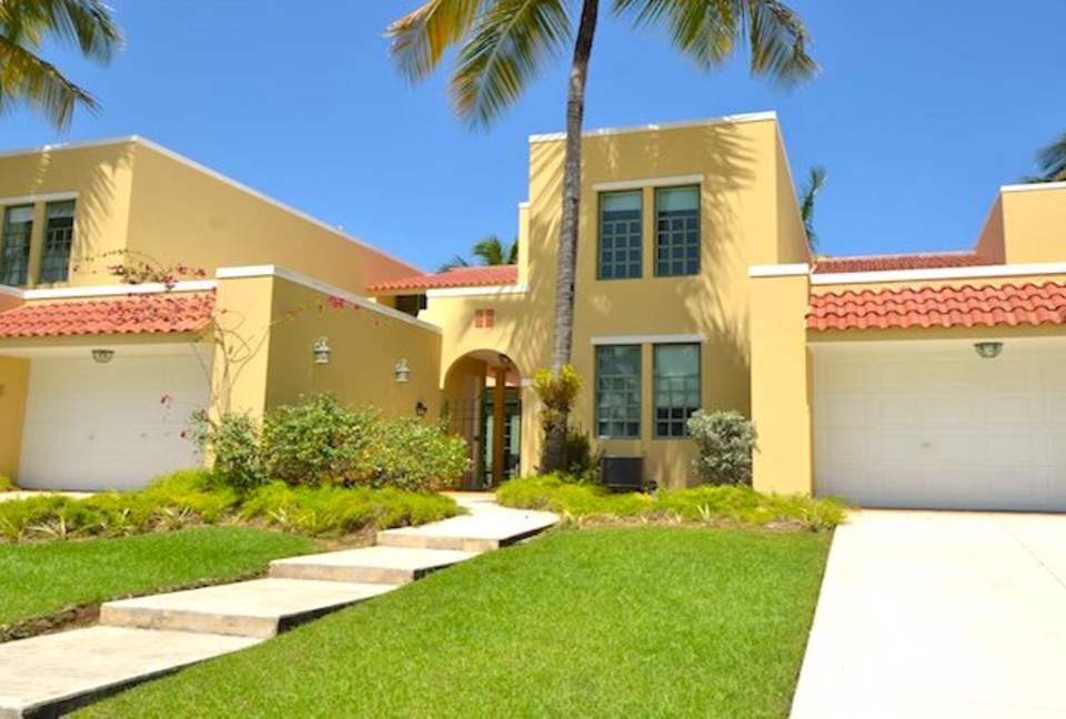 Gorgeous Beach House in Sunny Dorado, Puerto Rico, Dorado, Puerto Rico